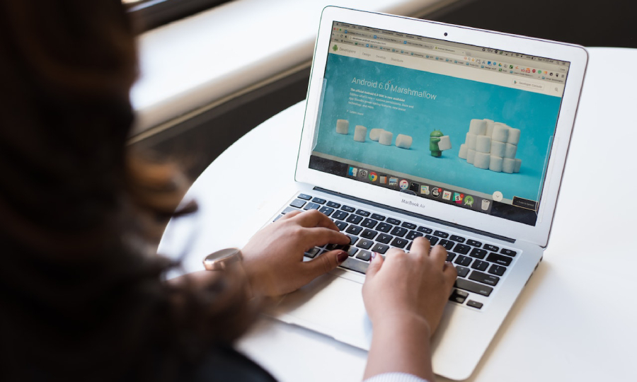 Website or blogging as a way to earn additional money for students